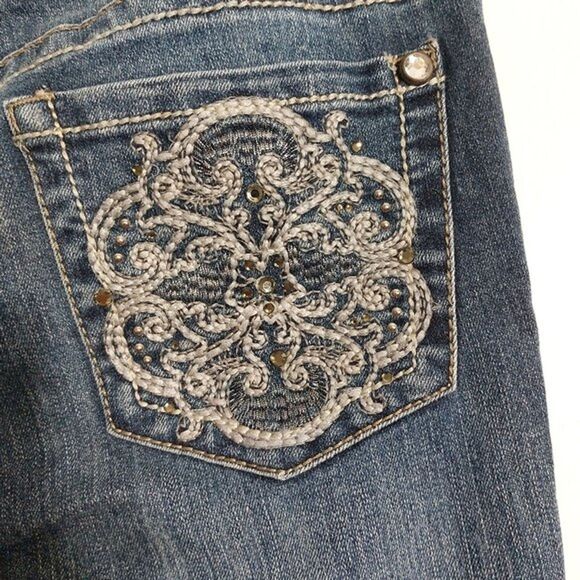 Nine West Vintage America Blue Embroidered Bling Rand Crop Jeans Size 8P /29 - Picture 11 of 12